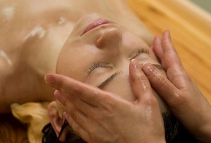 Як робити аюрведичний масаж