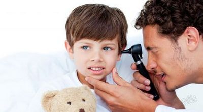 Cum să tratați o ureche dacă împușcă un copil