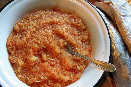 Cum sa sare în mod corespunzător omulovuyu caviar după ce timp se poate mânca