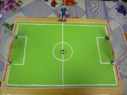 Hogyan készítsünk egy futballpálya kezével tárgy (a) Hogyan készítsünk egy futballpálya kezével csapkod