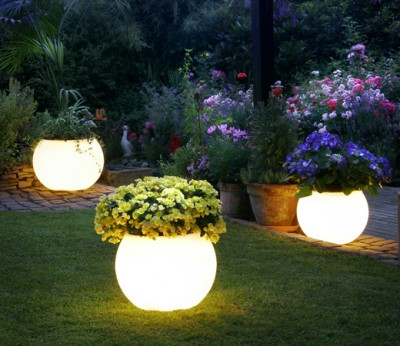 Hogyan készítsünk egy érdekes kerti világítás