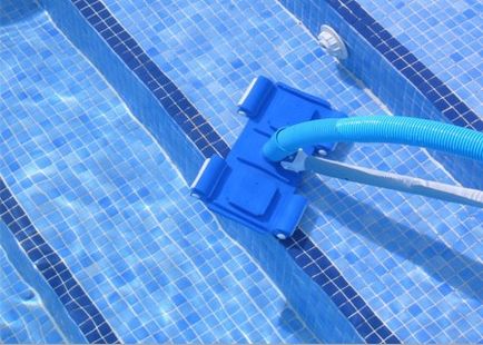 Як вибрати підводний пилосос для басейну