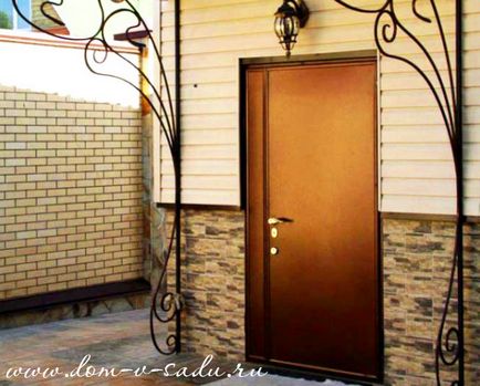 Cum de a alege ușile de intrare pentru o casă izolată, casa frumoasa si gradina