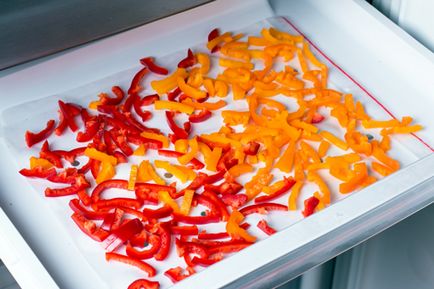 Hogyan befagyasztására paprika - lépésről lépésre leírása a fényképet (befagyasztására a paprika egészében) Hogyan befagyasztására paprika - lépésről lépésre leírása a fotó
