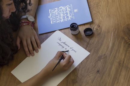 Fonturile tip calligraphic sunt căutate de cumpărătorii etsy