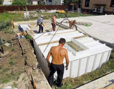 Caissons pentru o pivniță - o revizuire a prețurilor și ceea ce este mai bine de ales, tipuri de cazi din plastic și metal, unde