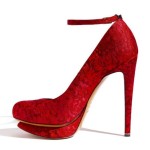 Pantofi roșii pentru fotografii de nunta a modelelor exclusive
