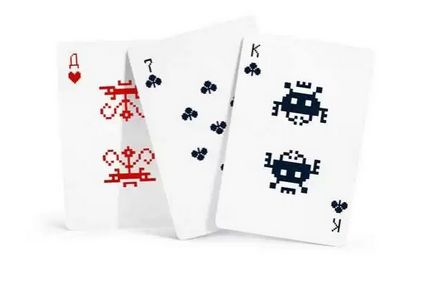 Creativ uite la revizuirea jocurilor de noroc de carti de joc de design