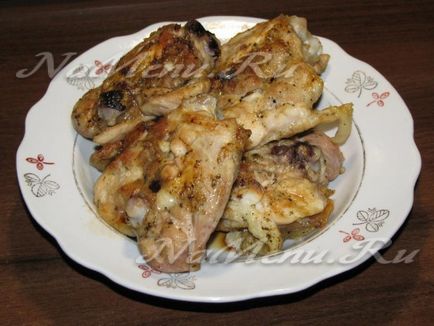 Csirke sült mikrohullámú (csirke) Grillezett csirke a mikrohullámú