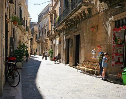 Lecce, Olaszország látnivalók, szállodák, időjárás, vélemények
