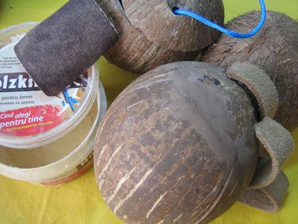 Maracas din nucă de cocos