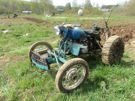 Minitractorul cu un motor de la o motocicletă a strigat cu propriile mâini video