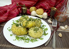 Cartofi tineri cu usturoi și mărar secrete și nuanțe de gătit