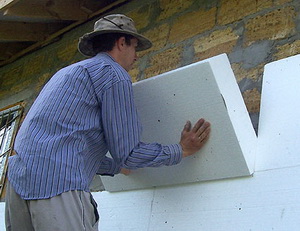 Instalarea de spumă pe fațadă, finisarea fațadei casei cu spumă plastică