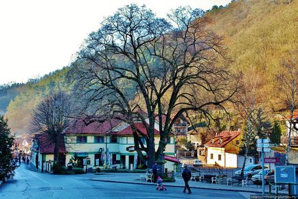 Деякі пам'ятки на шляху до замку Карлштейн (Карлштейн, Чехія)