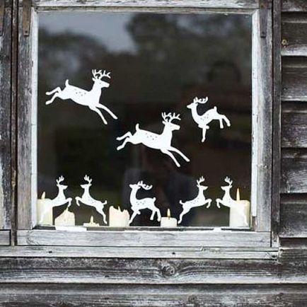 Karácsonyi díszek ablakok kezük