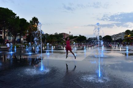 Ei bine, pe când m-am dus într-o excursie la luna de miere pe coasta de azur, o revistă despre Minsk