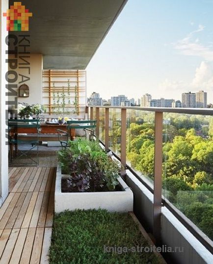 Огірки на балконі