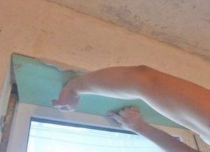 Lejtőin gipszkarton kezükkel (sípálya) Lejtőin gipszkarton kezükkel