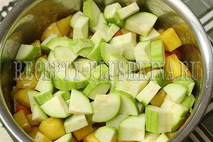 Ciorba de legume cu dovlecei, vinete și cartofi - o rețetă cu o fotografie