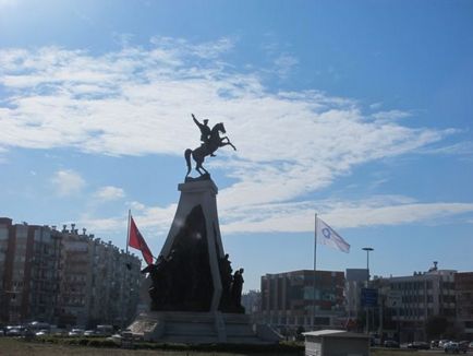 Monumentul atatürk face parte din istoria turcă