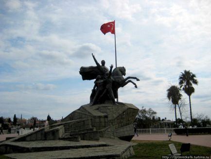 Monumentul atatürk face parte din istoria turcă
