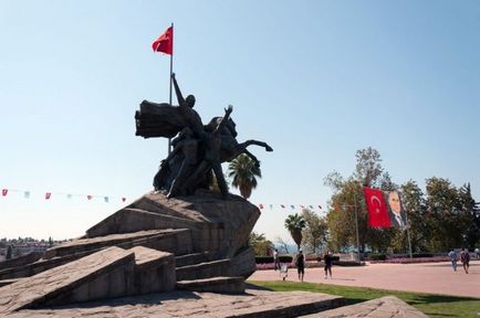 Monumentul atatürk face parte din istoria turcă