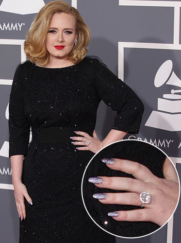 Singerul Adele și manichiura cu două fețe a la labuta