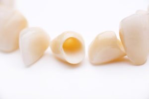Coroane din plastic pentru a mesteca dintii, plusuri si minusuri