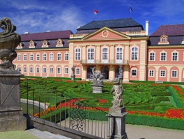 Поїздки з Праги замок Чеський Штернберг - замок Конопіште - замок Добриш - замок Карлштейн - чехія