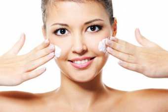 Bőrpír és hámlás az arcon okok és a kezelés