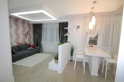 Designul practic al unui apartament cu o cameră pentru o familie de 3 persoane