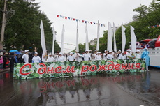 Святкова хода на честь дня міста в Комсомольську відбулося, незважаючи на негоду