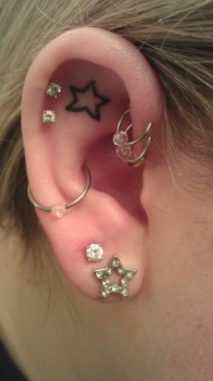 Exemple de tatuaje originale pe urechi