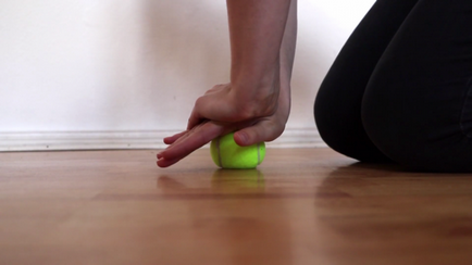 Exerciții utile simple cu o minge de tenis, sfaturi de partajare