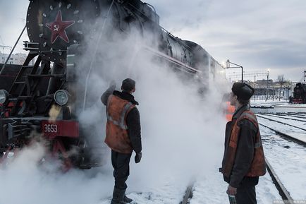 Розпалювання паровоза - техфото