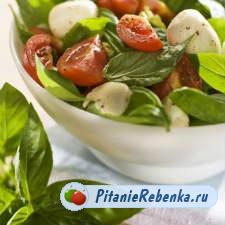 Рецепти салатів з помідорів для дітей