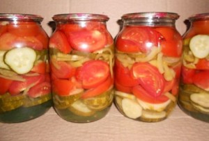 Reteta pentru conservarea sosurilor de salata de la castraveti si rosii pentru iarna