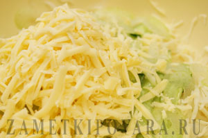 Салат з капусти з огірком, селерою і сиром, прості кулінарні рецепти з фотографіями