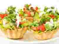 Salată de bastoane de crab și șampițe