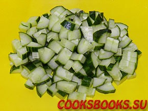 Салат з селерою, капустою, огірком і редискою