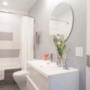 Szürke fürdőszoba és belső helyiség kialakítása szürke szín a fotó