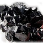 Shermal turmalina negru, inel cu o piatră, proprietăți magice, în cazul în care este extras și pentru cine se potrivește