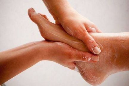 Remedierea picioarelor pe unguentul picioarelor, cum să eliminați metodele populare