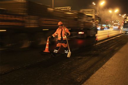 A tanuló megtalálta a módját, hogy ellenőrizzék a javítási költségeket az utak - egy orosz újság