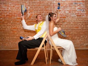 Весілля в жовтому кольорі оформлення, наречений і наречена, прикмети