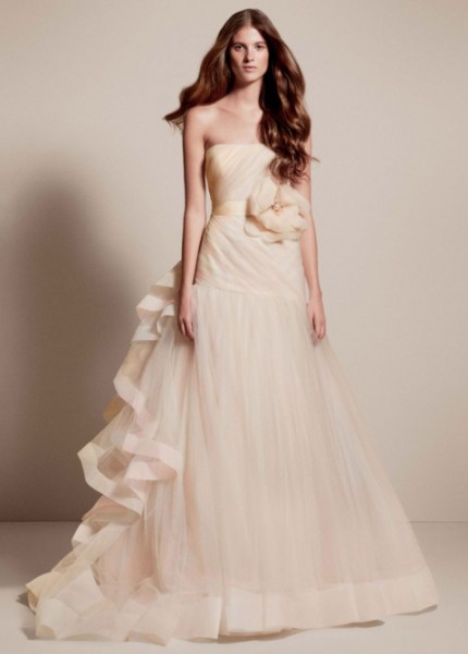 Nunta modă fildeș - culoarea de lux și stil, rochii de moda