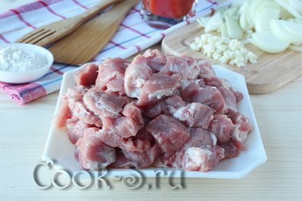 Carne de porc în sos de roșii pe o tigaie - rețetă cu fotografie pas cu pas