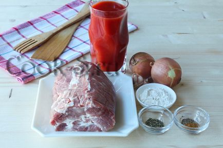 Свинина в томатному соусі на сковороді - рецепт з фото крок за кроком