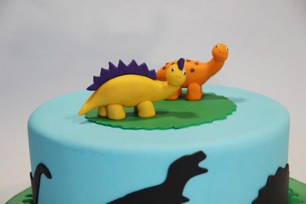 Tort cu dinozauri - cadou delicios și original